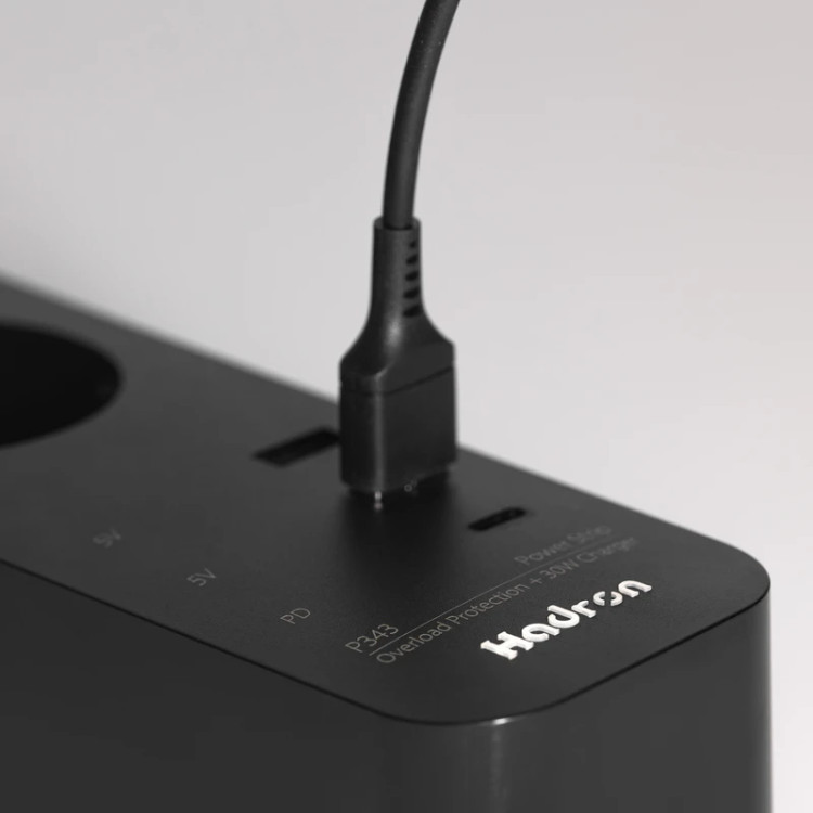 چند راهی برق هادرون P343 با شارژ سریع 30 وات 3 - Gan پریز ارت دار- USB 2 - USB C PD