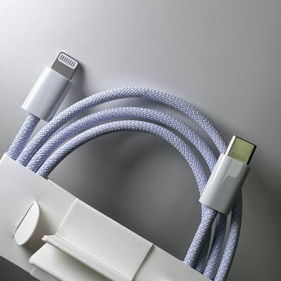 کابل اصلی آیفون 13/14 تایپ سی به لایتنینگ 100 % اصلی تو جعبه ای بدون پک کنفیUSB C TO LIGHTENING